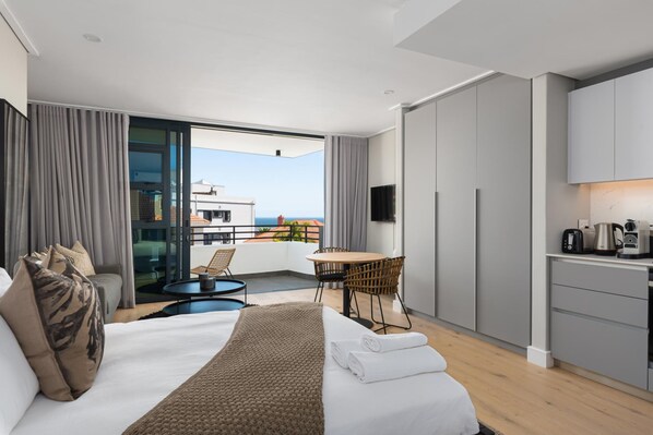 Apartment | 1 bedroom, Internet - Modern Studio w Views in Cape Town Bantry Condo (Cape Town)
