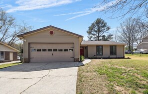 Exterior - Quail Ridge 3BR House (Charlotte)