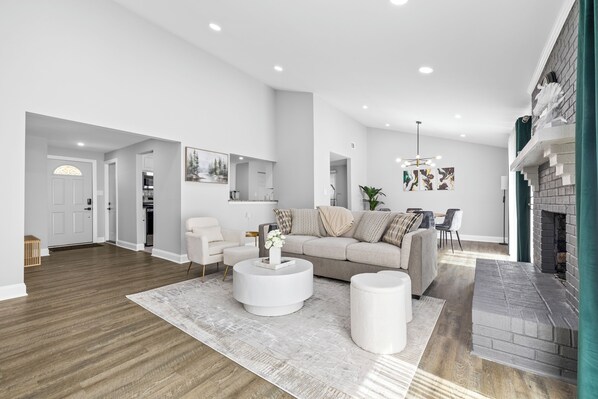 Family House, 3 Bedrooms, Non Smoking | Living room | 50-inch Smart TV with digital channels - Quail Ridge 3BR House (Charlotte)