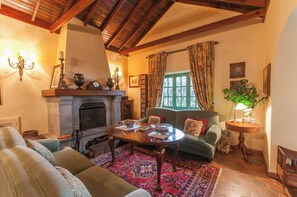 Living room - Manor House in Vega With Private Pool (Vega de San Mateo)