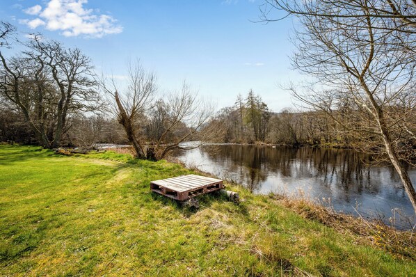 Chalet | Property grounds - 2 Bed Chalet - Sleeps 3 - River and Mountain Views (Strathpeffer)