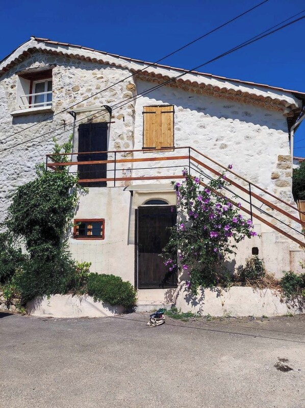 Exterior - Rent village house 2 rooms possibility 8 beds. Quiet forest/river (Peillon)