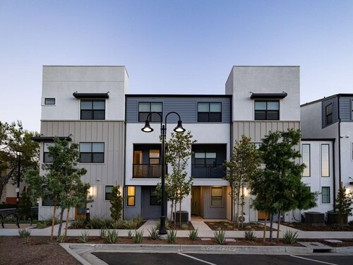 Modern Designer Stay Bright Chic Spacious