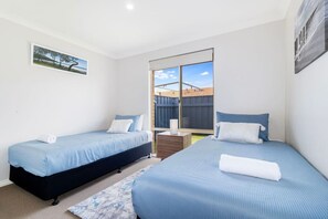 3 habitaciones, tabla de planchar con plancha, cuna de viaje y wifi