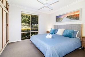 3 bedrooms, iron/ironing board, travel cot, WiFi - Welcome to Ocean Breeze Villa (West Busselton)