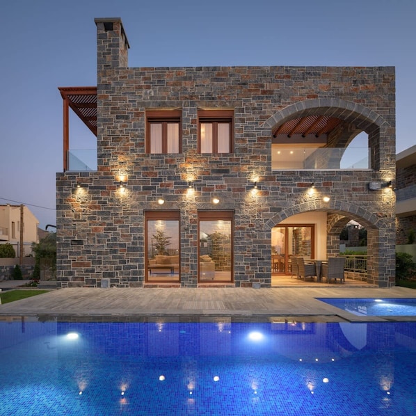 Villa | 4 bedrooms, Internet