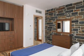 Villa | 4 bedrooms, Internet