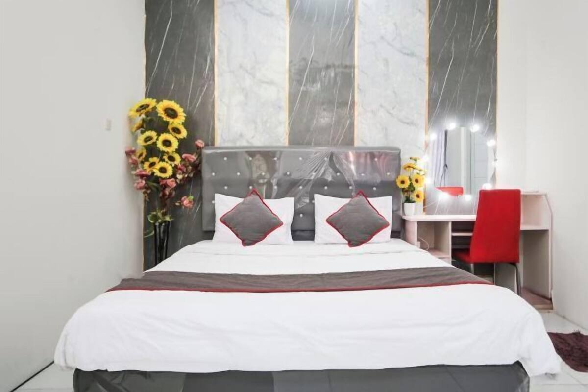 Free WiFi, bed sheets