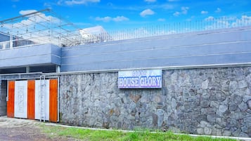 Mặt tiền nơi lưu trú