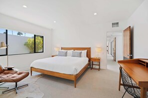 5 bedrooms, desk, WiFi, bed sheets - Belden Crist House, Downtown Walk (Palm Springs)