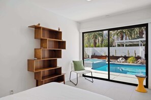5 bedrooms, desk, WiFi, bed sheets