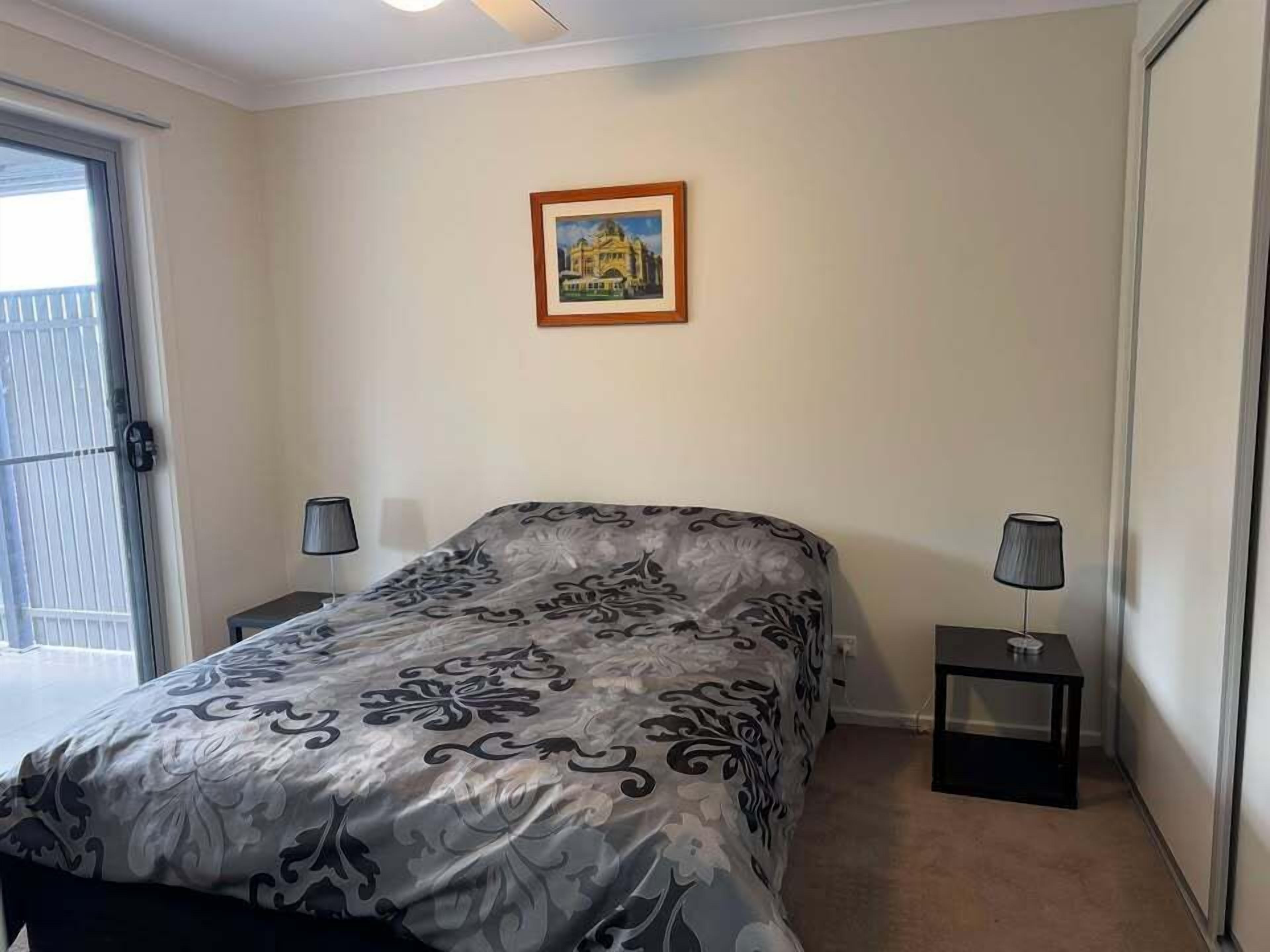 2 bedrooms, iron/ironing board, bed sheets