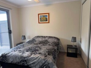 2 bedrooms, iron/ironing board, bed sheets