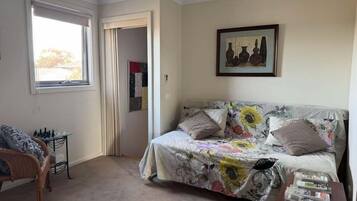 2 Schlafzimmer, Bügeleisen/Bügelbrett, Bettwäsche