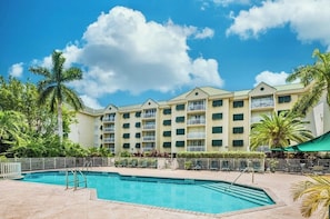 A heated pool - Charming Key West Town Home Beach/Pool (Key West)