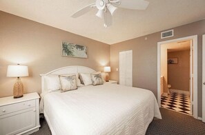 2 bedrooms, iron/ironing board, free WiFi, bed sheets - Charming Key West Town Home Beach/Pool (Key West)