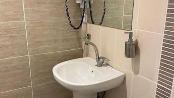 Standard Double Room, Non Smoking, Partial Sea View | Bathroom