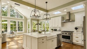 Coffee/tea maker, fridge, microwave, oven - 104 Baynard Cove - 11th Tee Box on The Harbour Town Golf Links with Pool. (Hilton Head Island)