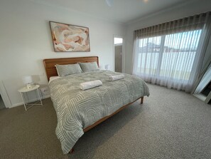 4 chambres, fer et planche à repasser, Wi-Fi, literie fournie