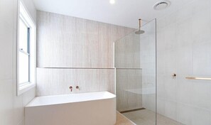 Douche, serviettes fournies