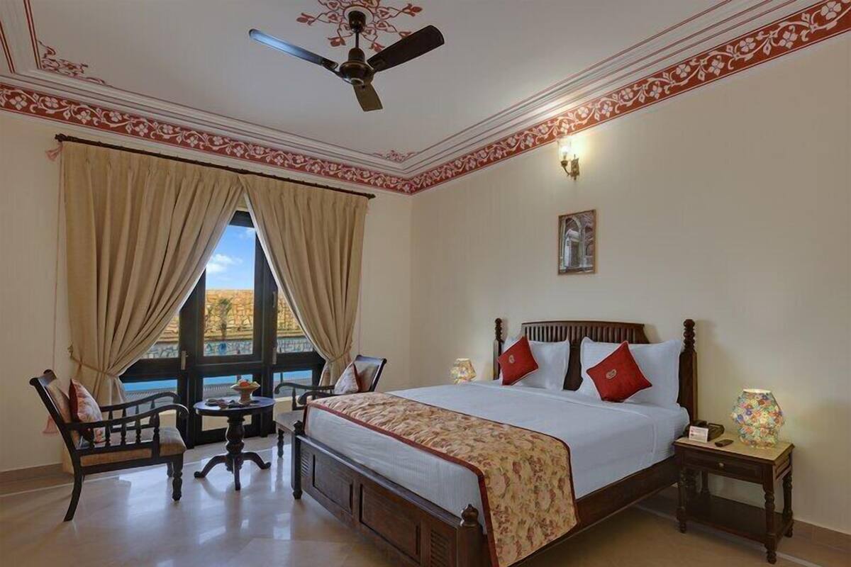 In-room safe, desk, laptop workspace, free WiFi