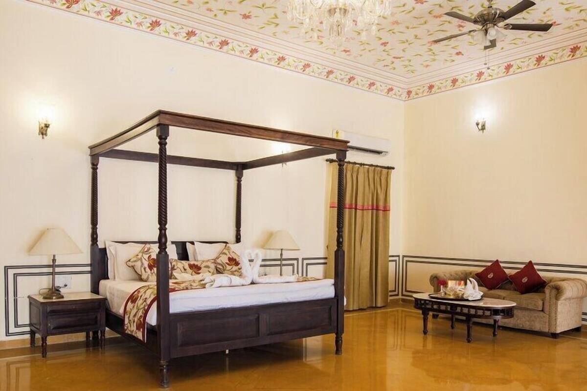 In-room safe, desk, laptop workspace, free WiFi