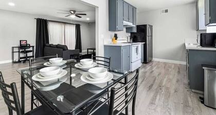 Chic 2-Bed Oasis, Sleeps 6! Minutes From Strip!