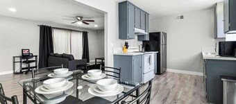 Chic 2-Bed Oasis, Sleeps 6! Minutes From Strip!