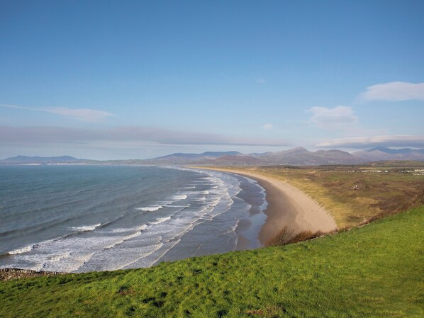 Beach nearby - Bwthyn Y Mor (Talybont)