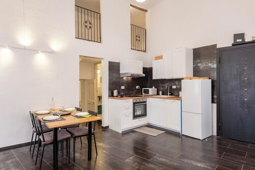 Excellent 2-bed flat in Genoa's Old Town