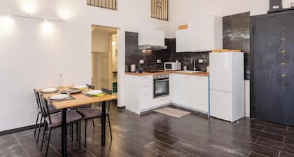 Excellent 2-bed flat in Genoa's Old Town