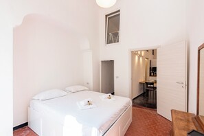 2 bedrooms, free WiFi - Excellent 2-bed flat in Genoa's Old Town (Genoa)