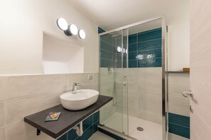 Standard Apartment, City View | Bathroom