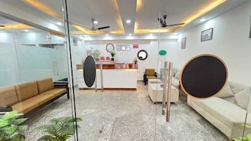 Pintu masuk properti