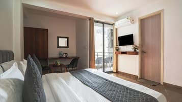 Deluxe Double Room | Blackout drapes, iron/ironing board, free WiFi