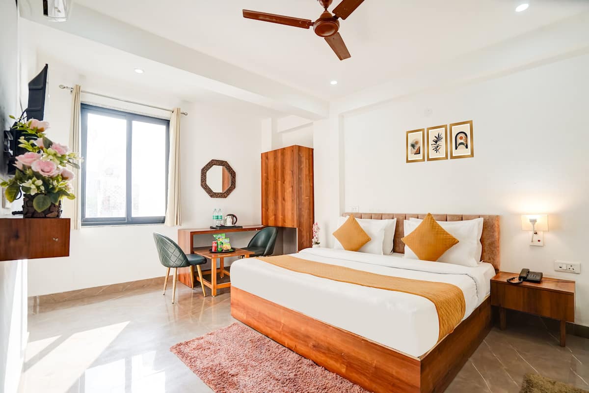 Classic Room | Blackout drapes, iron/ironing board, free WiFi