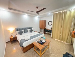 Habitación Deluxe doble | Cortinas opacas, tabla de planchar con plancha, wifi gratis