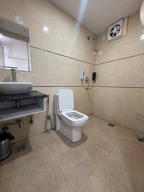 Combined shower/bathtub, slippers, towels, soap