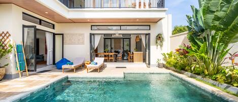 حمّام سباحة خارجي