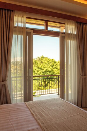 3 bedrooms, in-room safe, iron/ironing board, free WiFi