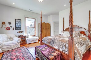 House (3 Bedrooms) | Interior - 7-acre Vineyard: Idyllic Farmhouse in Napa! (Napa)