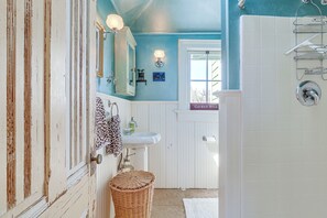 House (3 Bedrooms) | Interior - 7-acre Vineyard: Idyllic Farmhouse in Napa! (Napa)