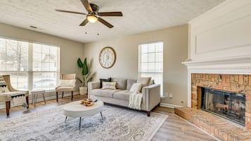 House (3 Bedrooms) | Interior