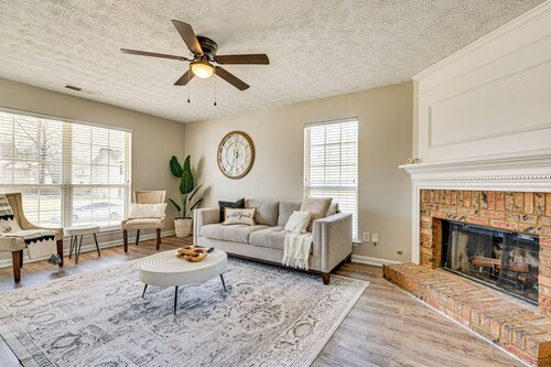 10 Mi to Six Flags: Austell Home w/ Expansive Yard