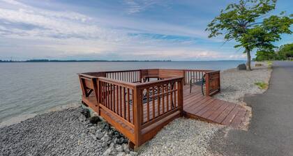 Apt on St Lawrence River in Cape Vincent!