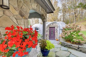 Cottage (1 Bedroom) | Interior - < 6 Mi to Arlington: 'whimsical Stone Abode!' (Arlington)