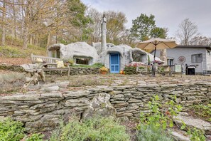 Cottage (1 Bedroom) | Interior - < 6 Mi to Arlington: 'whimsical Stone Abode!' (Arlington)