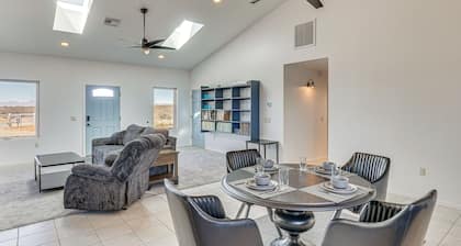 Stargazer's Delight: Mtn-view Pearce Home w/ Deck!