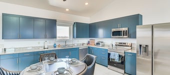 Stargazer's Delight: Mtn-view Pearce Home w/ Deck!