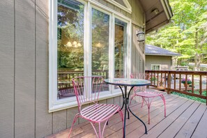Interior - 4 Mi to Lake Bellaire: Home w/ Deck & Pool Access! (Bellaire)